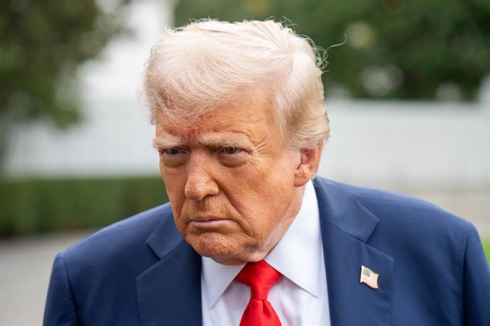 September 21, 2025, Washington, District Of Columbia, USA: President DONALD TRUMP leans in to hear a question before boarding Marine One to depart the White House en route to Glendale, Arizona, for the memorial service of CHARLIE KIRK.,Image: 1039179504, 