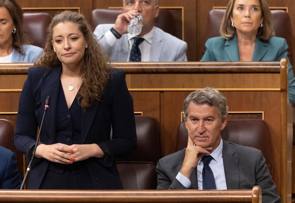 La portavoz del PP en el Congreso, Ester Muñoz, interviene durante una sesión de control al Gobierno en el Congreso de los Diputados, a 17 de septiembre de 2025, en Madrid (España).