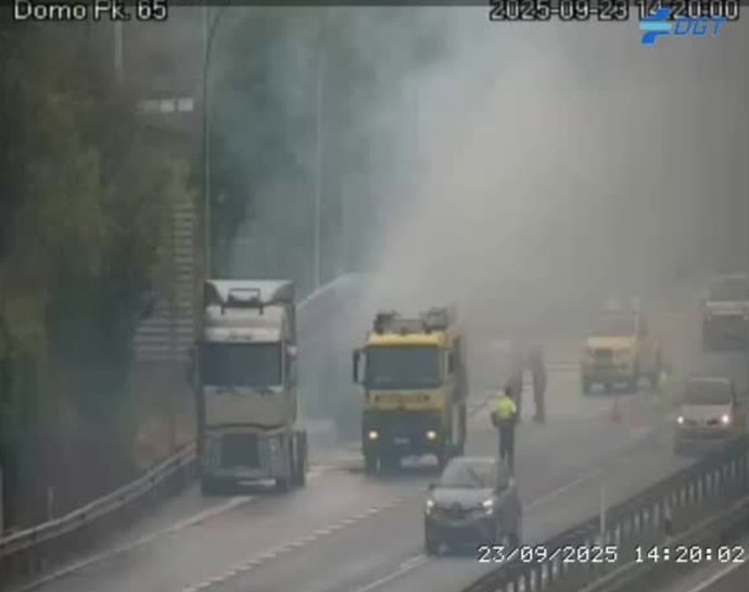 Incendio en la AP-66 a la altura de Campomanes
