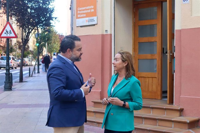 Los diputados autonómicos de Vox en las Cortes de Aragón Carmen Rouco y David Arranz.