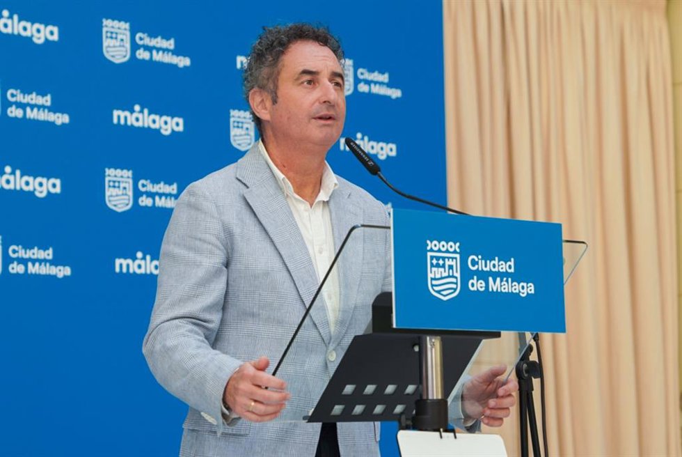 El concejal delegado del Área de Derechos Sociales, Francisco Cantos, ha dado a conocer esta campaña que, bajo el lema 'No te lo creas', persigue sensibilizar a chicas jóvenes sobre los riesgos de la sobreexplotación digital y las ofertas falsas de empl