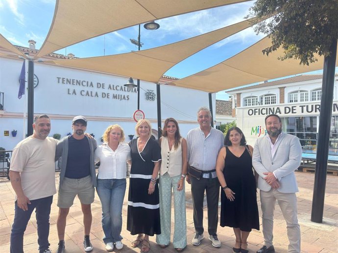 La directora de Sabor a Málaga, Leonor García-Agua, ha acompañado a la alcaldesa de Mijas, Ana Mata, en la presentación de la que es la séptima feria comarcal del año, que tendrá lugar en el núcleo de La Cala desde el viernes