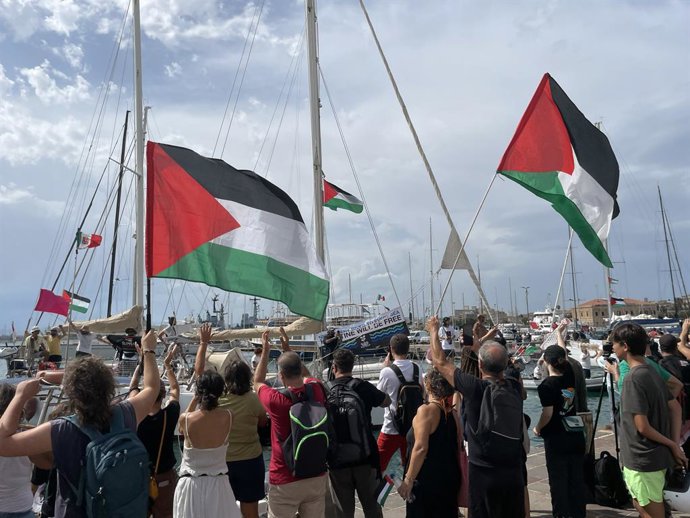 La flotta italiana della Global Sumud Flotilla parte dal porto di Siracusa, Italia - 11 settembre 2025 Cronaca (foto Sebastiano Diamante/Lapresse).The Italian fleet of the Global Sumud Flotilla departs from the port of Syracuse, South Italy - September 11