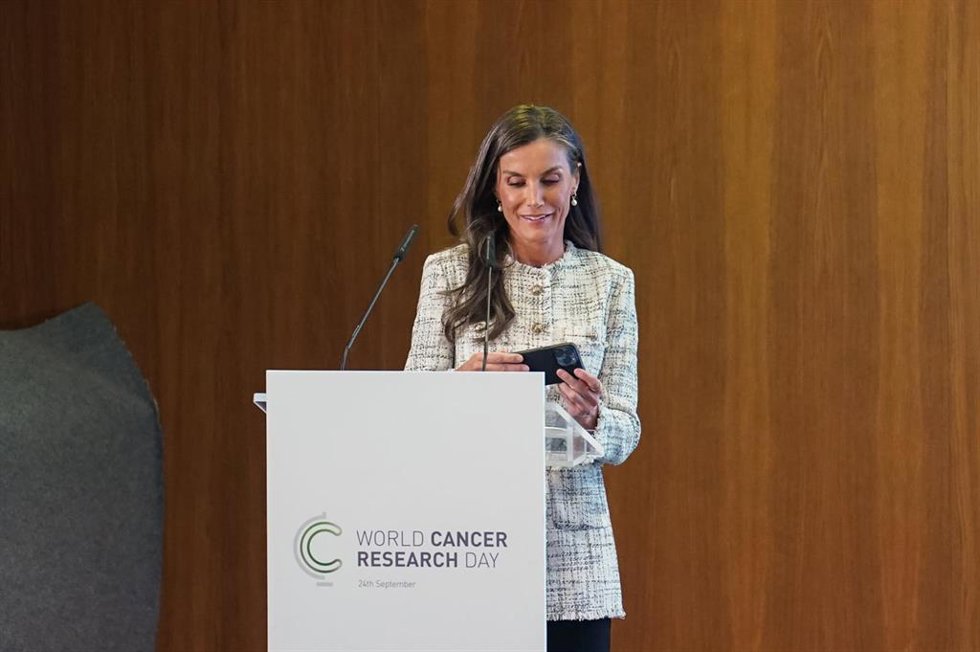 La Reina Letizia durante el acto internacional del Día Mundial de la Investigación en Cáncer, en el campus Miguel de Unamuno,  en Salamanca.