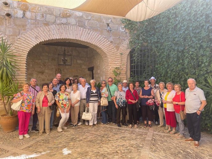 Recepción a los participantes en el viaje.