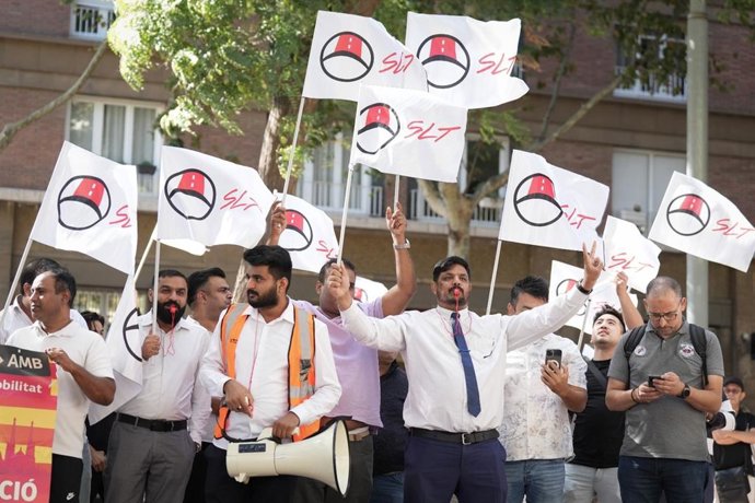 Concentración de VTC ante la Conselleria de Territorio, Vivienda y Transición Ecológica de la Generalitat