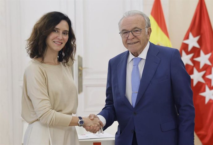 La Presidenta De La Comunidad De Madrid, Isabel Díaz Ayuso, Ha Firmado Este Martes En La Real Casa De Correos, Sede Del Gobierno Regional, Un Convenio Marco De Colaboración Con El Presidente De La Fundación 'La Caixa', Isidro Fainé