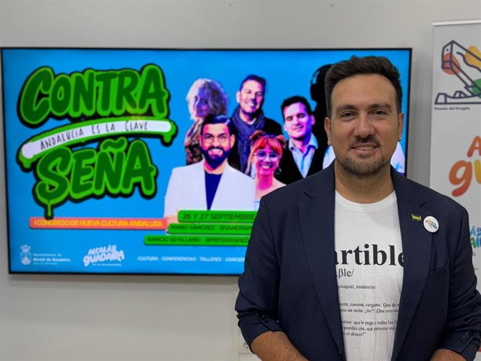 Delegado municipal del Área de Identidad, Christopher Rivas, en la presentación del cartel del I Congreso de Nueva Cultura Andaluza.