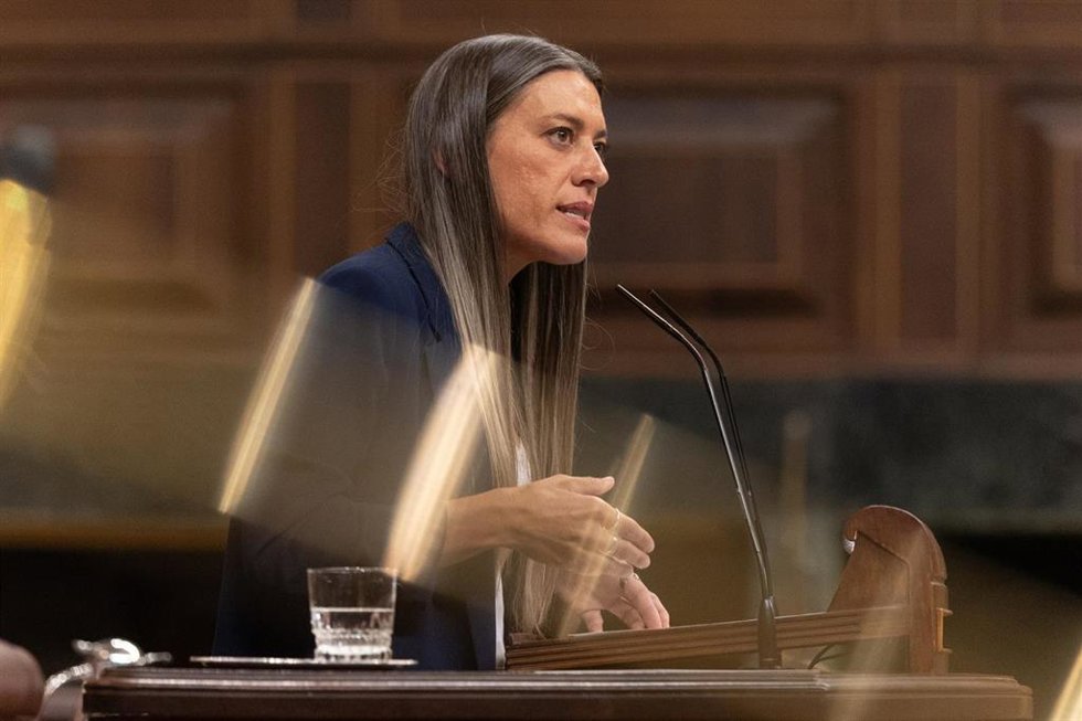 La portavoz de Junts en el Congreso, Miriam Nogueras, interviene durante una sesión plenaria en el Congreso de los Diputados, a 23 de septiembre de 2025, en Madrid (España).