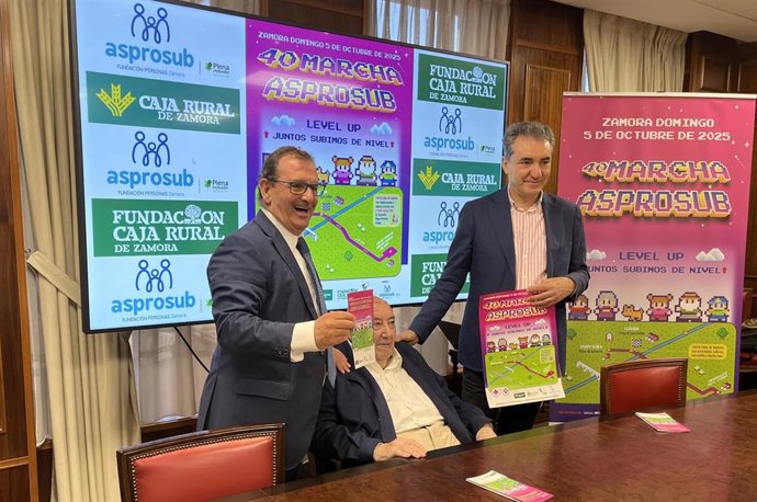 Narciso Prieto, Patricio Santana e Isidro Deza, en la presentación de la Marcha Asprosub.