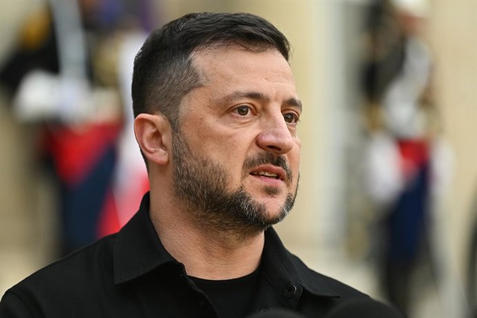 03 de setembro de 2025, França, Paris: O presidente ucraniano Volodymyr Zelensky chega ao Palácio do Eliseu para uma reunião com o presidente francês Emmanuel Macron. Foto: Julien Mattia/Le Pictorium via ZUMA Press/dpa