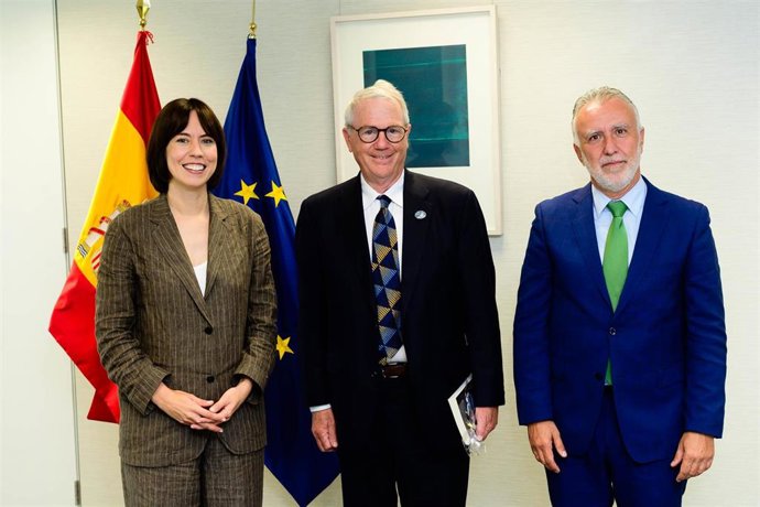 Diana Morant, Robert Kirshner y Ángel Víctor Torres.