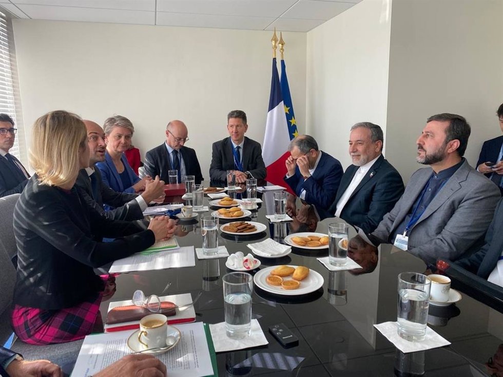 Reunión en Nueva York entre el ministro de Exteriores iraní, Abbas Araghchi, y los líderes del E3