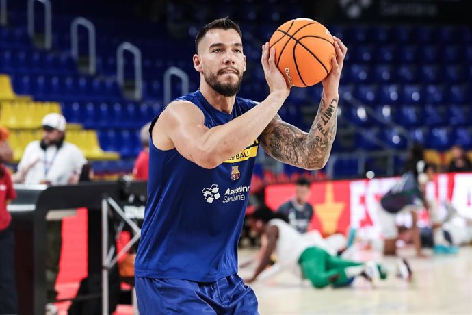 Archivo - Willy Hernangómez antes de un partido con el Barça