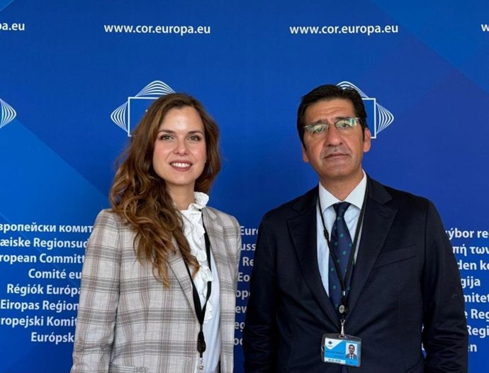 La directora general de Asuntos Europeos, Nazareth Rodrigo, y el vicepresidente segundo, José Manuel Caballero, en Bruselas.