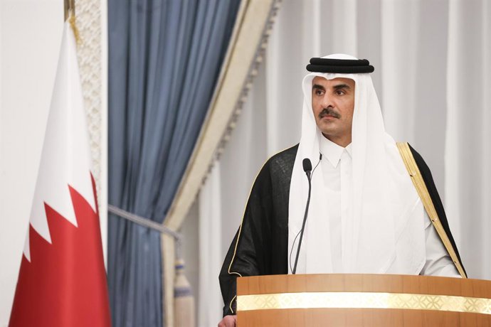 Archivo - FILED - 02 October 2024, Qatar, Doha: Qatari Emir Sheikh Tamim bin Hamad Al Thani speaks during a press conference in Doha. Photo: -/Iranian Presidency/dpa - ATTENTION: editorial use only and only if the credit mentioned above is referenced in f