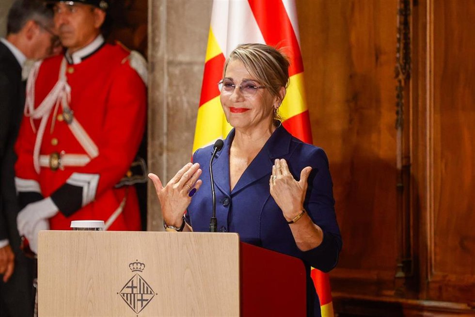 La actriz Emma Vilarasau pronuncia el pregón de La Merc de Barcelona 2025 en el Saló de Cent del Ayuntamiento.