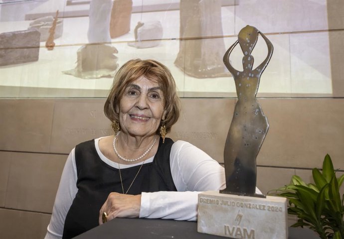 La artista Simone Fattal recibe el Premio Julio González en el IVAM como reconocimiento a su trayectoria