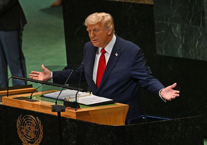 23 de setembro de 2025, Nova York, Nova York, EUA: 23 de setembro de 2025 - Nova York, NY - EUA - O presidente dos EUA, Donald Trump, discursa no Salão da Assembleia Geral das Nações Unidas para os discursos da AG (Foto: Andrea RENAULT / Zuma Press)