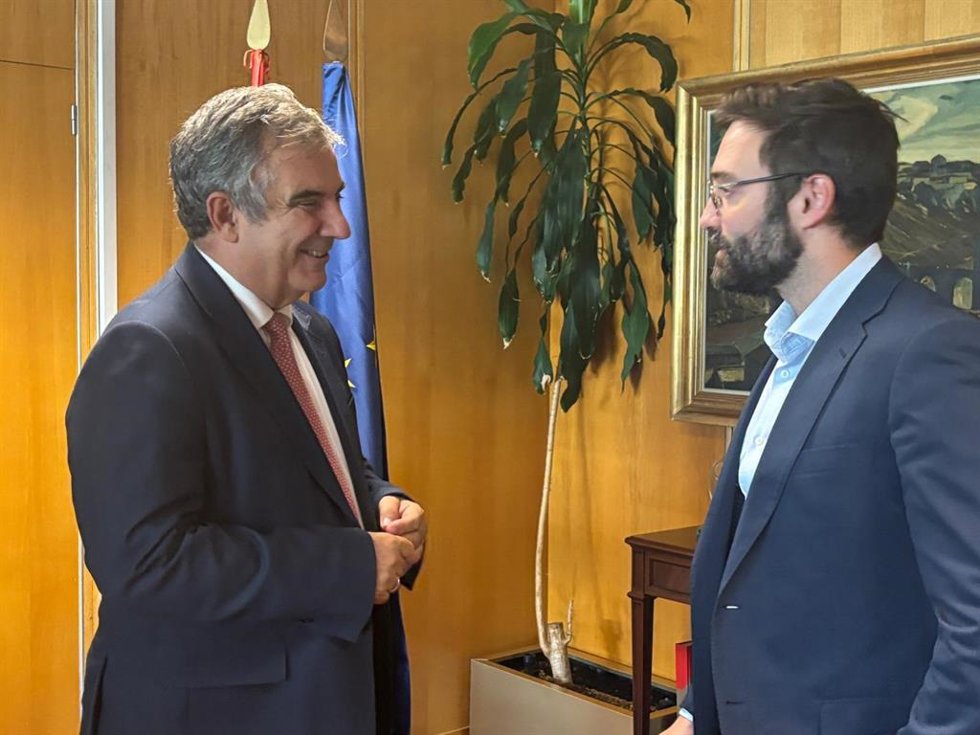 El secretario de Estado de Energía del Ministerio para la Transición Ecológica y el Reto Demográfico, Joan Groizard, se reúne con el consejero de Medio Ambiente, Universidades, Investigación y Mar Menor de la Región de Murcia, Juan María Vázquez.