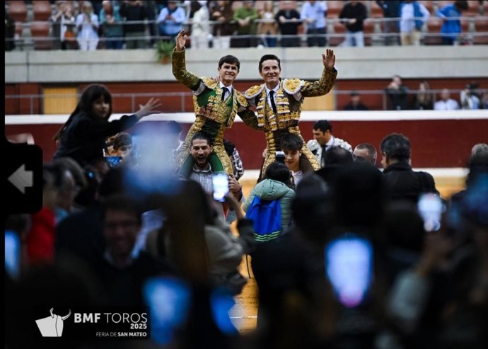 Salida a hombros de Urdiales y Palacio en el 'mano a mano' con una gran corrida de 'Núñez del Cuvillo' en Logroño