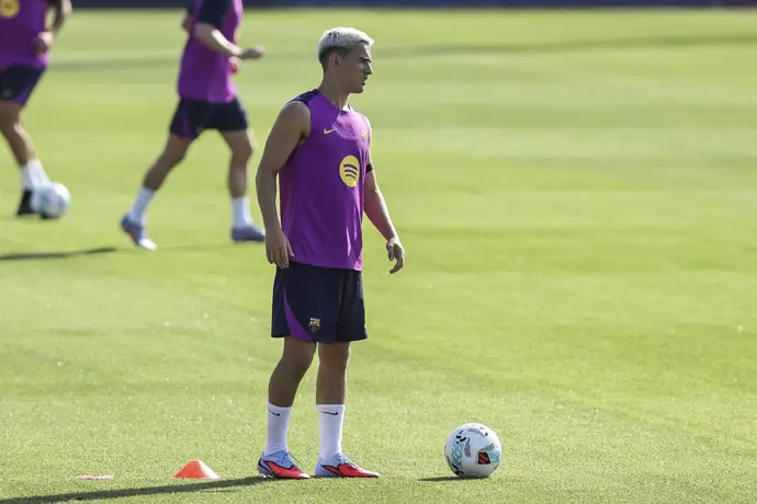 Gavi durante un entrenamiento del FC Barcelona