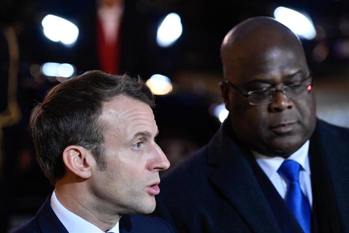 Archivo - El presidente de Francia, Emmanuel Macron, junto a su homólogo de República Democrática de Congo, Félix Tshisekedi, en el Palacio del Elíseo, en París, Francia