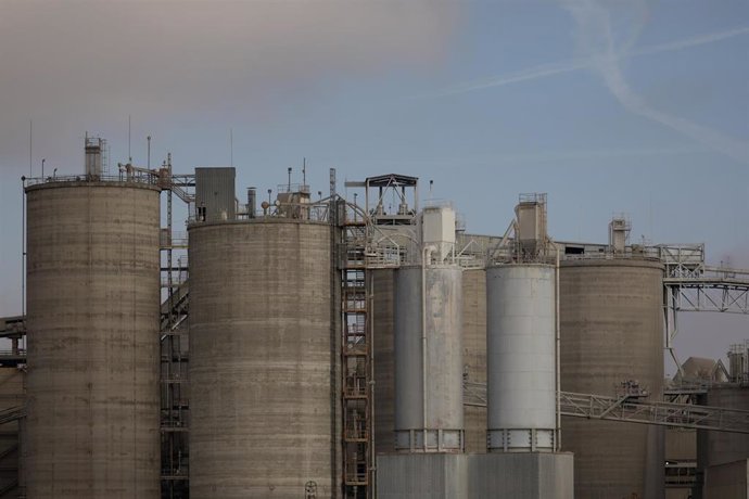 Archivo - Fábrica de cemento