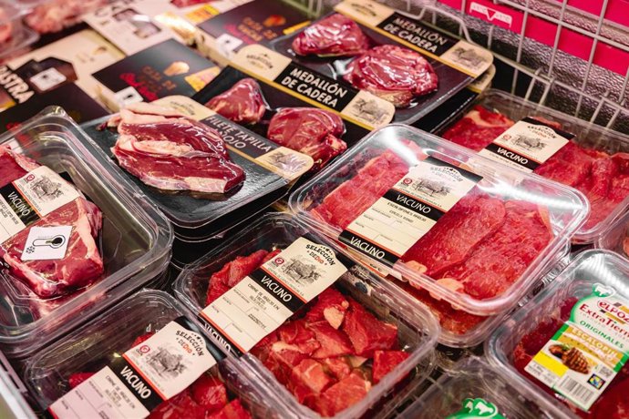Carne en un supermercado de Dia