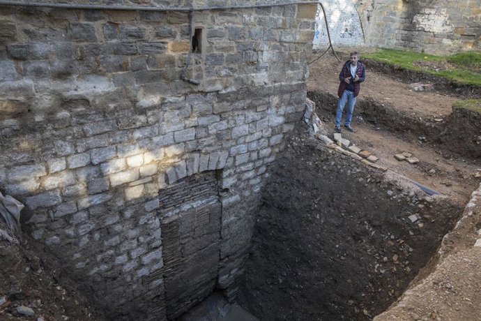 Excavación en la trasera de la Catedral.