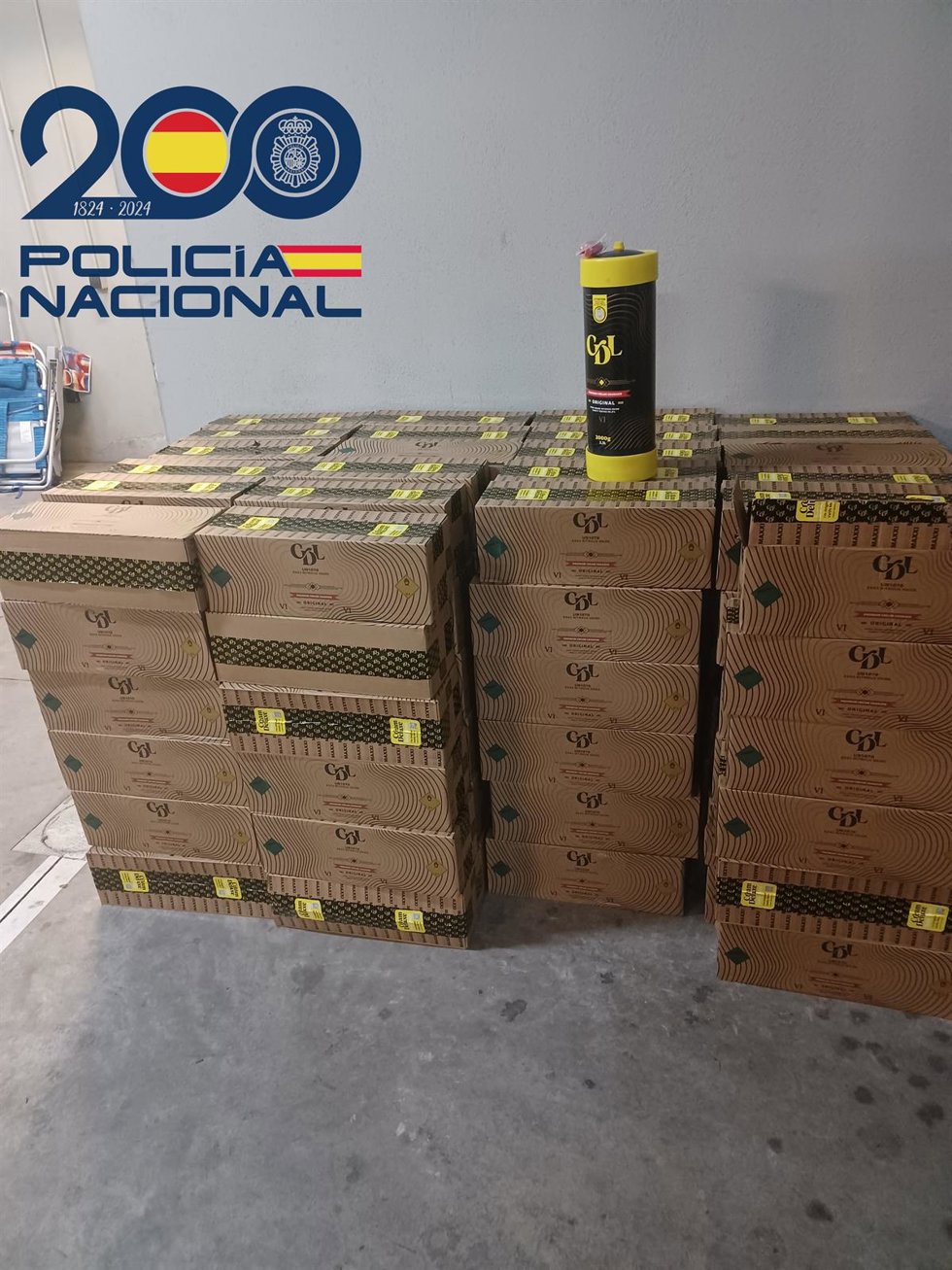 La Policía intercepta casi 140 bombonas de 'gas de la risa' en una nave industrial de Sevilla.