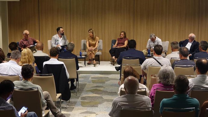 El PSOE de Málaga reúne en su primer Foro Metropolitano a expertos para hablar del transporte en la provincia.