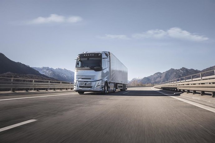 Volvo Trucks actualiza su sistema 'Driver Alert Support' para mejorar la conducción y la seguridad vial.