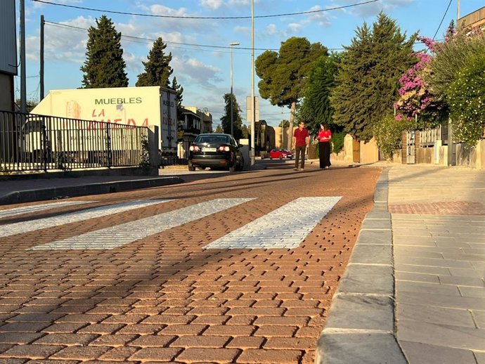 La vicealcaldesa y concejal de Fomento y Patrimonio, Rebeca Pérez, supervisa obras del entorno de la Rueda de La Ñora