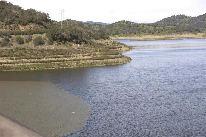 Archivo - Vista general de la Presa del Huesna, en una foto de archivo.