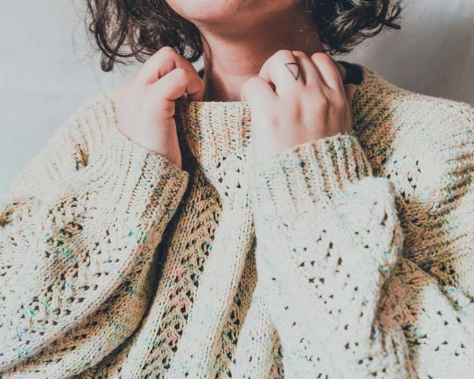 Mudança no guarda-roupa: o que procurar na etiqueta do moletom que você compra para que ele não faça bolas.