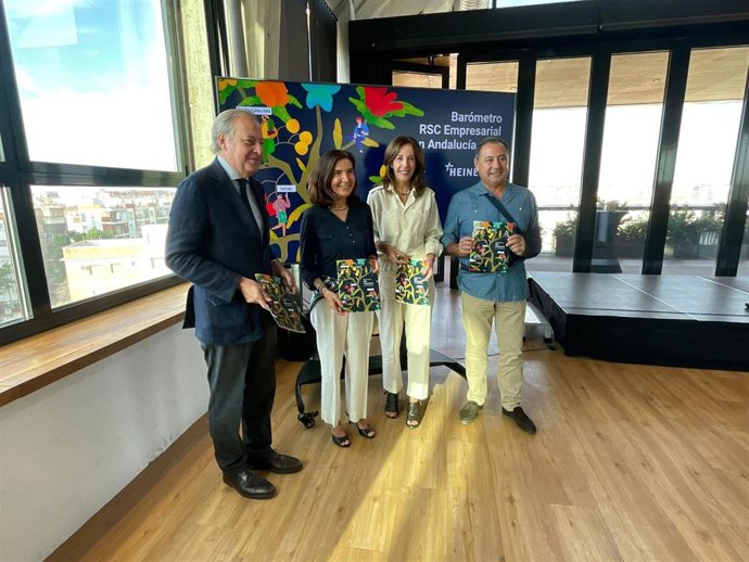 La consejera de Empleo, Empresa y Trabajo Autónomo, Rocío Blanco, en la presentación de la sexta edición del 'Barómetro de RSC empresarial en Andalucía' elaborado por ABC y Heineken.