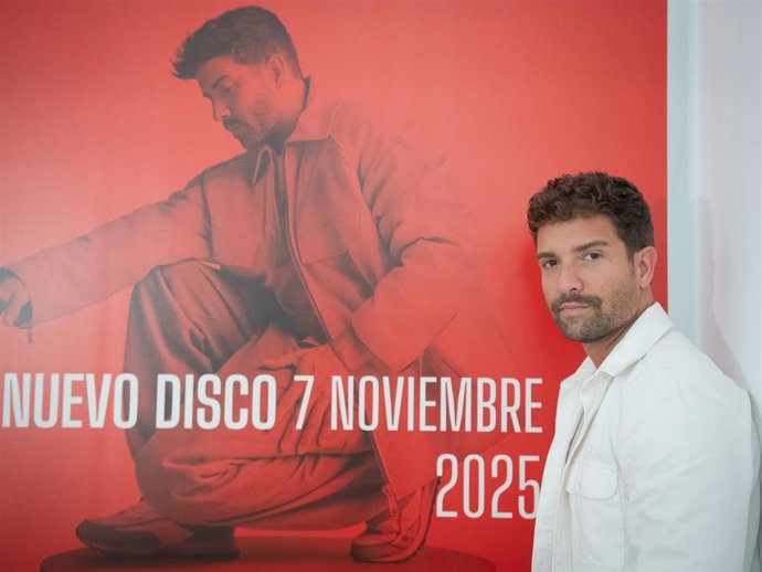 El cantante Pablo Alborán presenta su nuevo disco "KM 0"