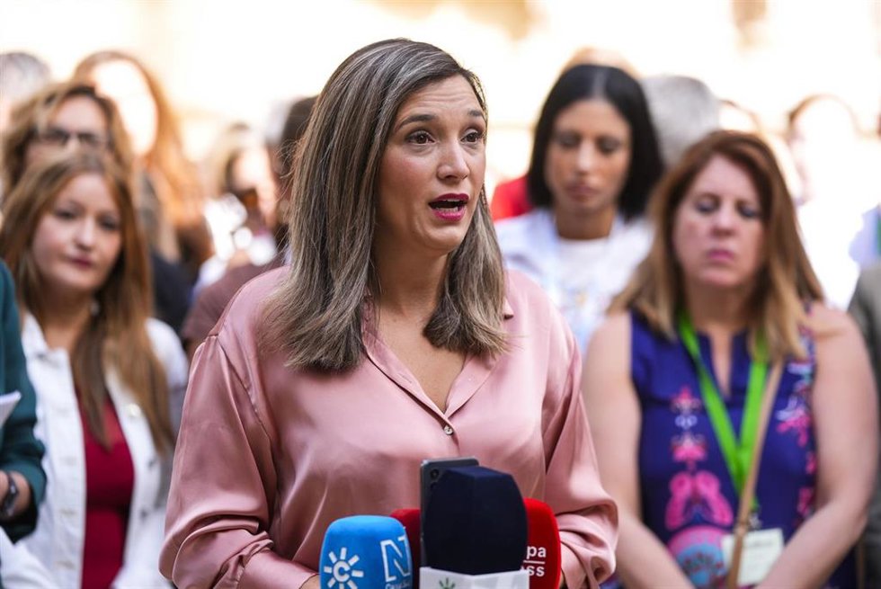 La portavoz del Grupo Parlamentario Socialista, María Márquez, durante la ronda de ruedas de prensa de portavoces de los grupos parlamentarios en el Parlamento de Andalucía, a 24 de septiembre de 2025 en Sevilla (Andalucía, España). Los portavoces de lo