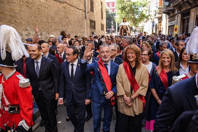 La comitiva de la Mercè amb l'alcalde de Barcelona, Jaume Collboni; el president del Parlament, Josep Rull; el conseller de Presidència, Albert Dalmau i la primera tinent d'alcalde de Barcelona, Laia Bonet
