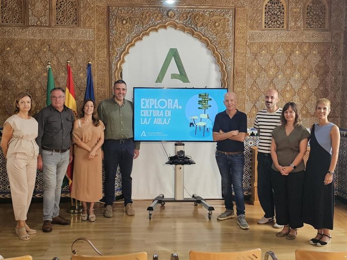 Presentación del programa educativo 'Explora. Cultura en las aulas' en Almería.
