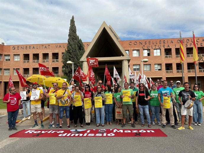 Plataforma per l'Ensenyamet denuncia la falta de más de mil profesores tres semanas después del inicio de curso