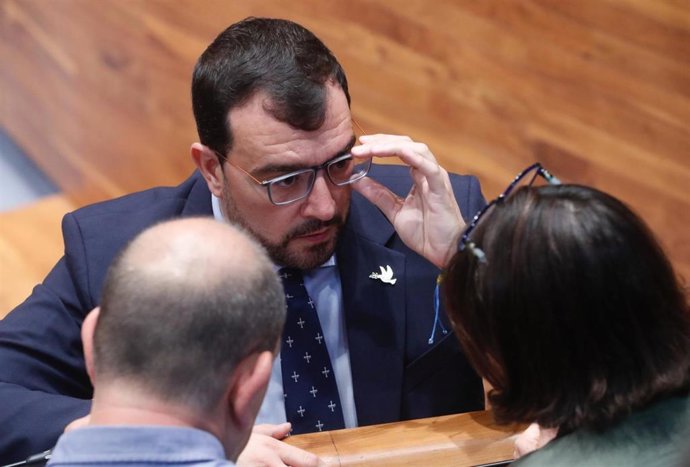 El presidente del Principado, Adrián Barbón, en la Junta General durante el Debate de Orientación Política.