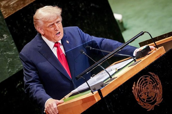 23 de setembro de 2025, EUA, Nova York: O presidente dos EUA, Donald Trump, discursa durante o Debate Geral da Assembleia Geral da ONU. Espera-se que mais de 140 chefes de estado e de governo participem do maior evento diplomático do mundo durante vários 