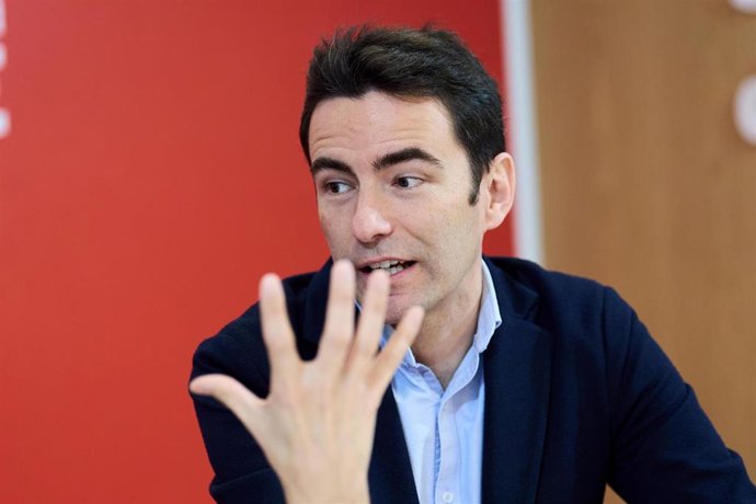 Archivo - El delegado del Gobierno en Cantabria y secretario general del PSOE a nivel autonómico, Pedro Casares