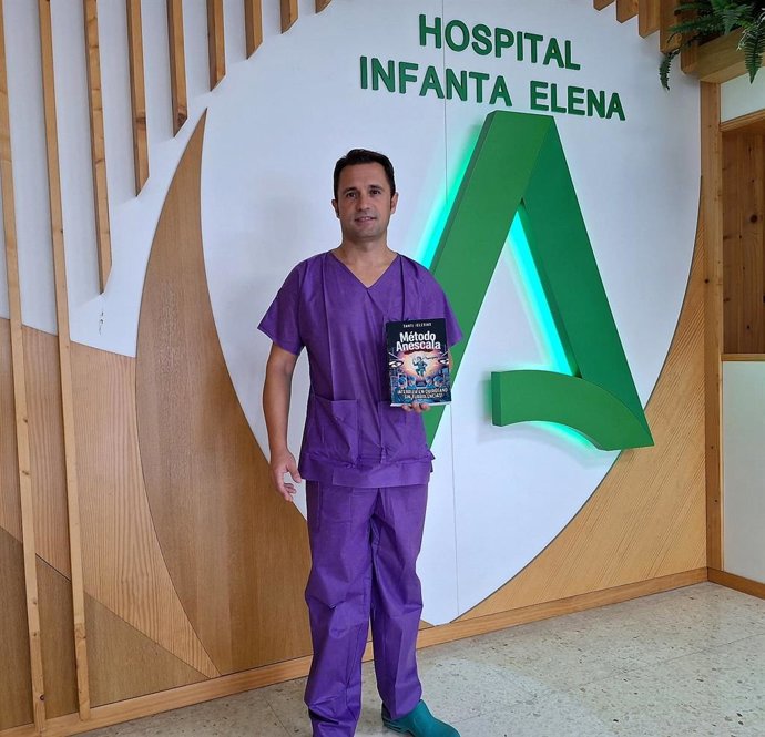 El enfermero de Quirófano del Hospital Infanta Elena de Huelva, Santiago Iglesias.