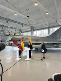 Lituania pide ante Robles que cazas españoles pasen a la acción contra Rusia, pero la ministra aboga por la diplomacia