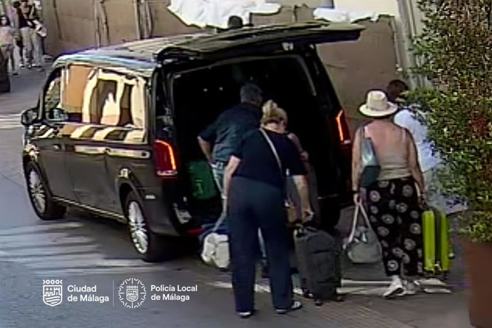 Imagen de un transporte de viajeros sin licencia.