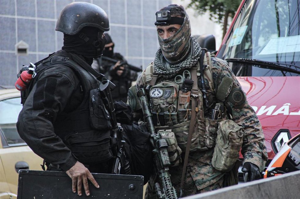Archivo - Fuerzas especiales de la Policía de Río de Janeiro durante un operativo, imagen de archivo.