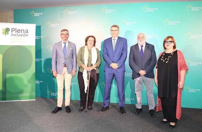 Foto de familia de presentación de 'Talento Artístico'.